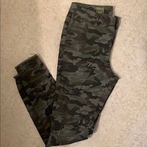 Camo ankle jeans/ stretchy like jeggings